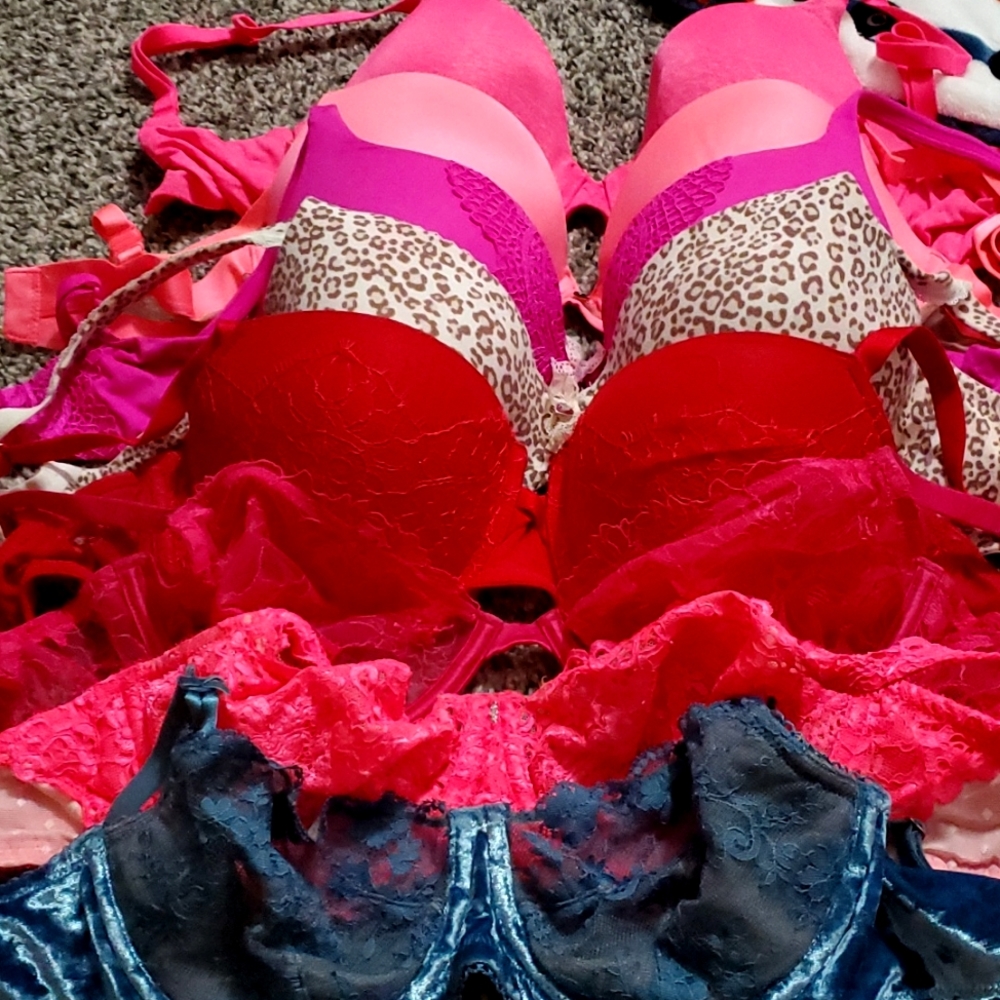 8 like new Victoria secret bras